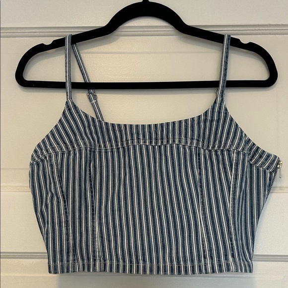 Levi’s Jaden Denim Cami - Picture 2 of 9